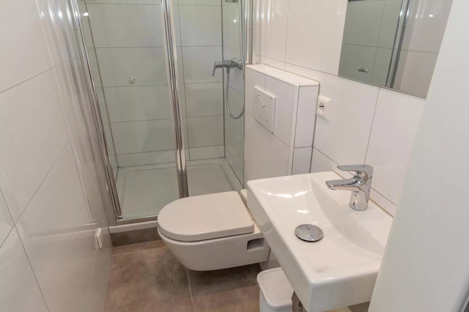 Bungalow Typ B 4P - Camping Park in der Eifel-Bathroom