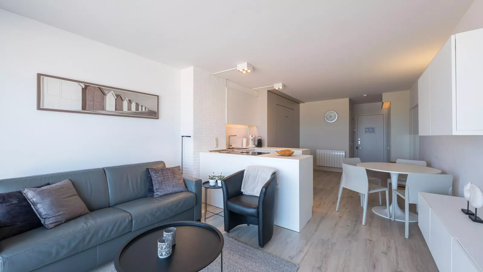 Manager  - 0409 + box 5-Living room