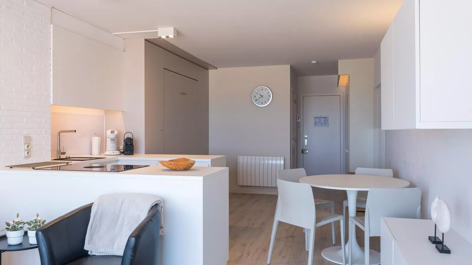 Manager  - 0409 + box 5-Living room