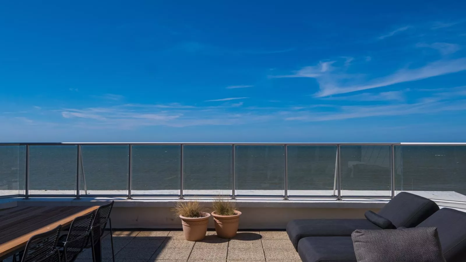 Lakme - 0801 + box 16 (Villa Georges II)-Terrace balcony