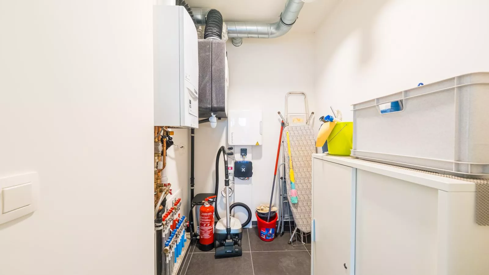 Amantha - 0102 + box 9-Innenbereich