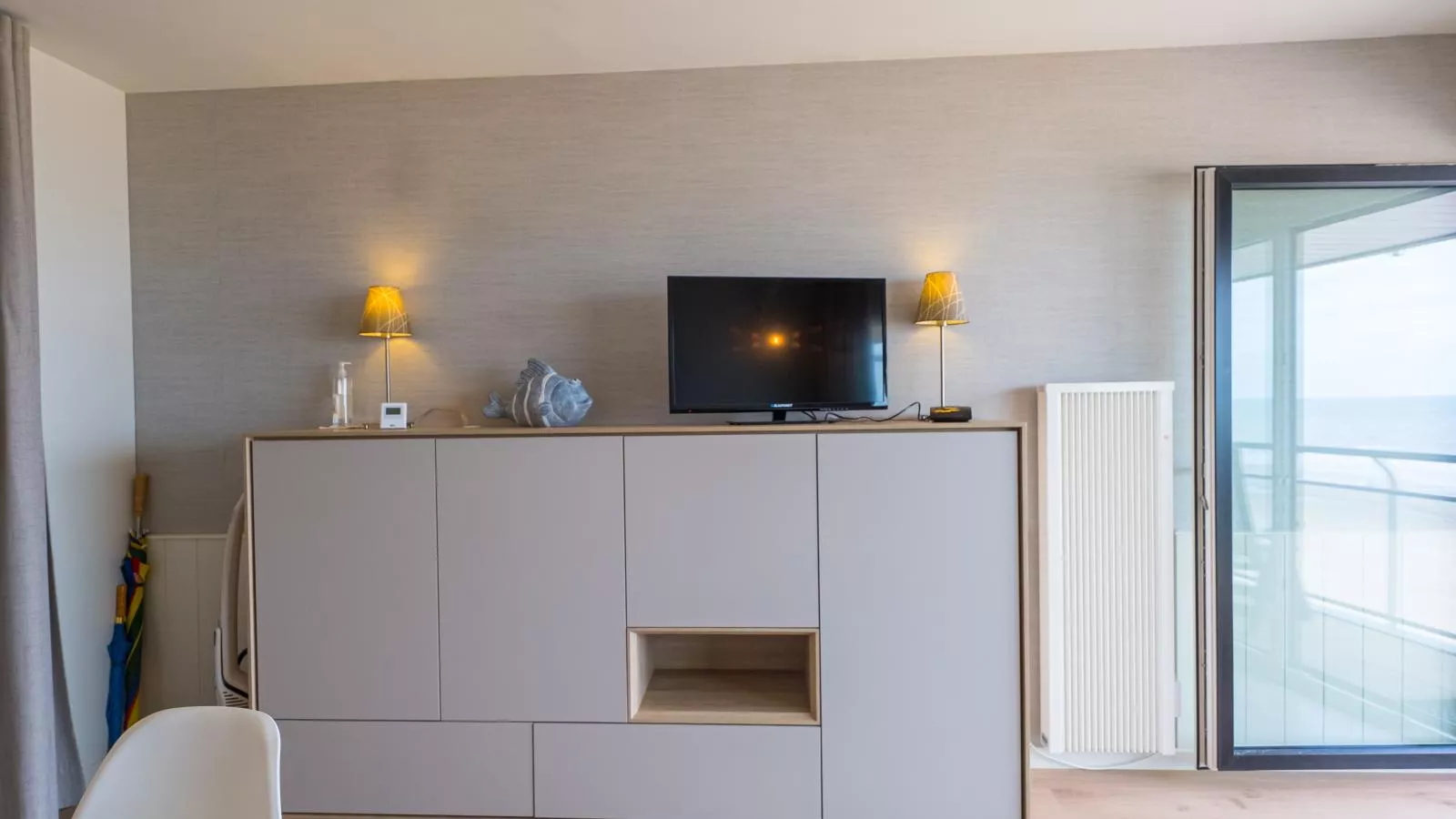 Darwin II - 0605 + box 41 (Green Garden)-Salon