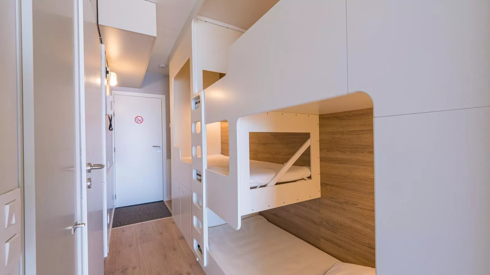 Darwin II - 0605 + box 41 (Green Garden)-Chambre