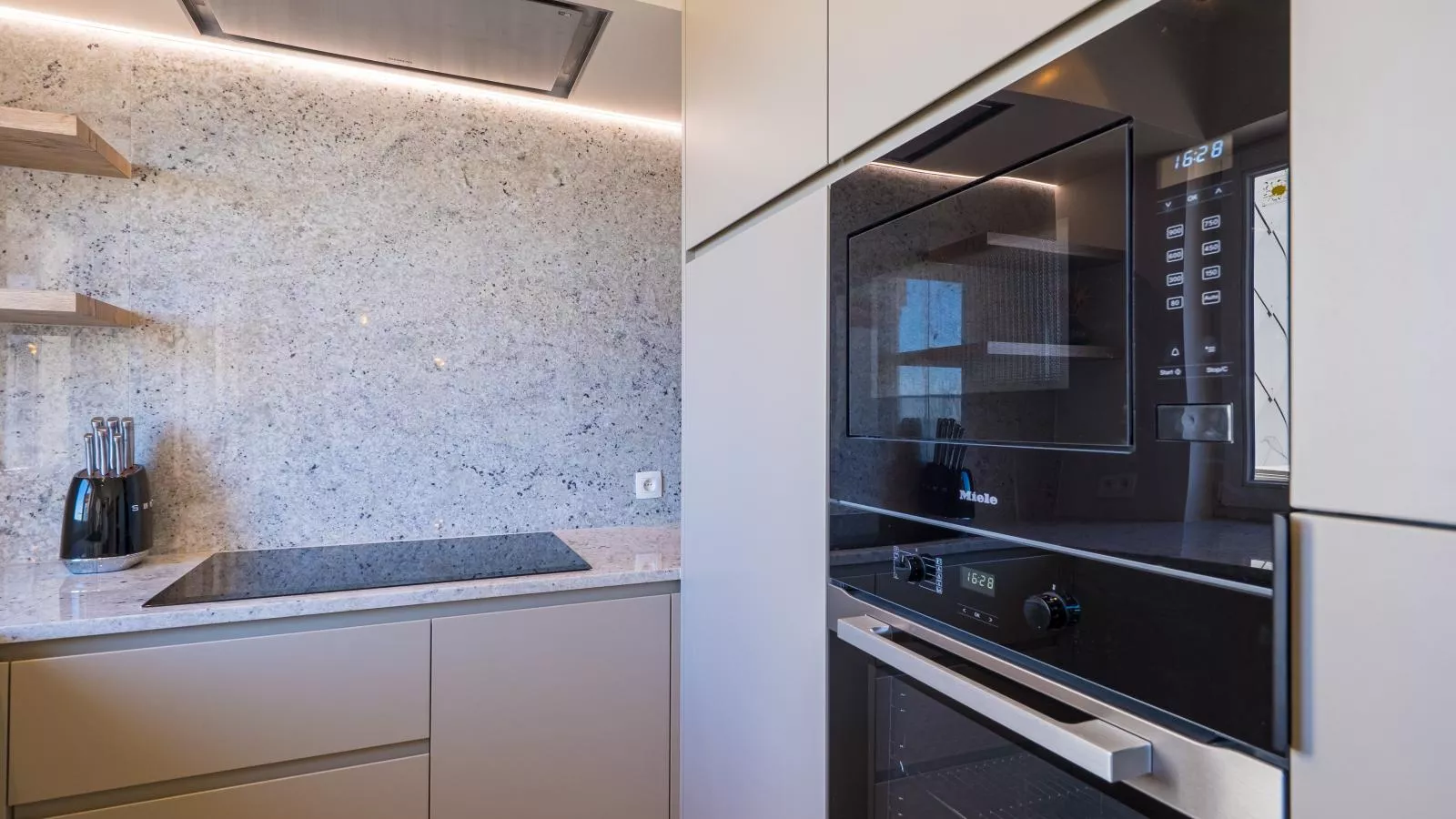 Lakme - 0801 + box 16 (Villa Georges II)-Kitchen