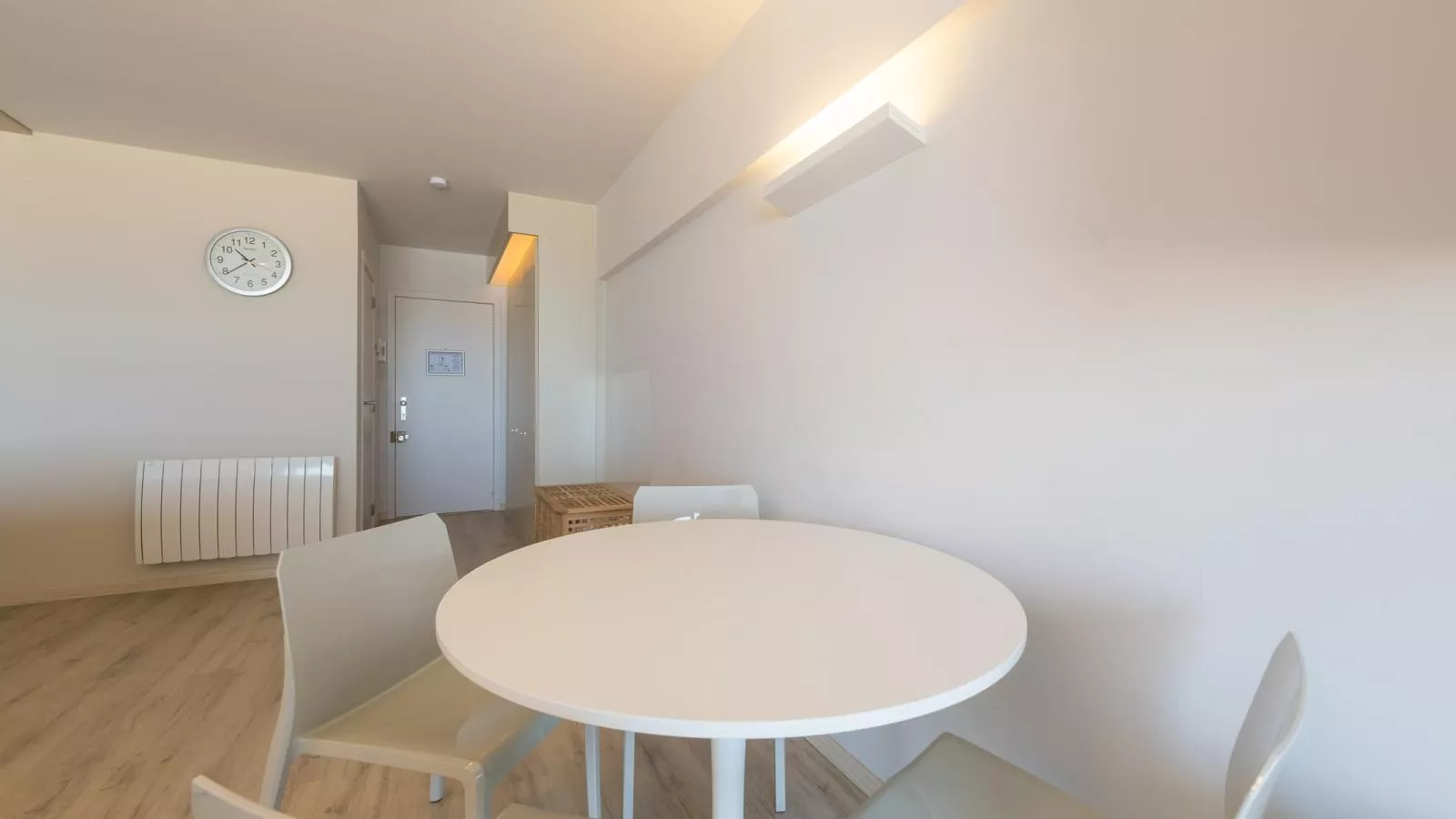 Manager  - 0409 + box 5-Living room