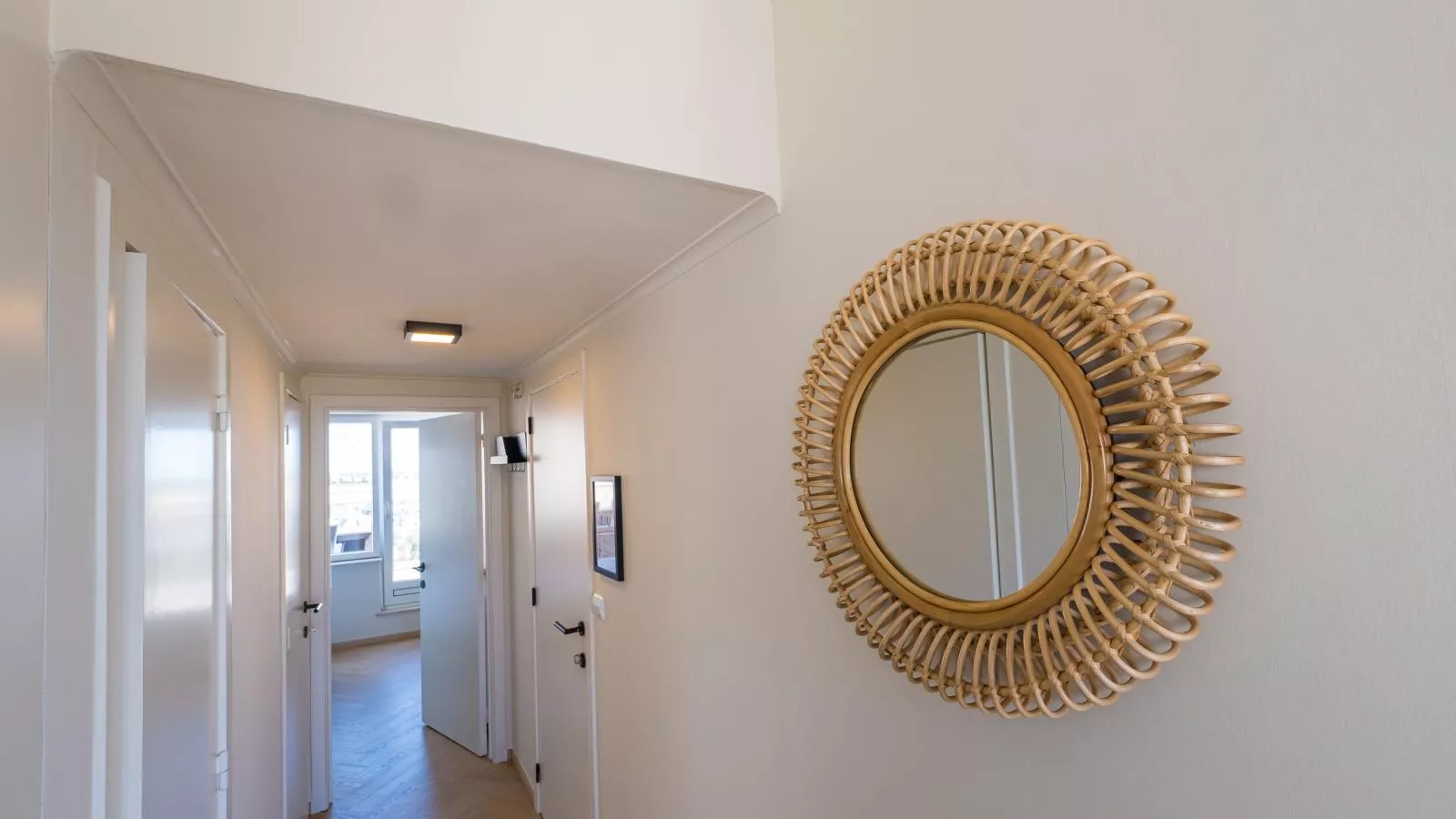 Lakme - 0801 + box 16 (Villa Georges II)-Hall & reception