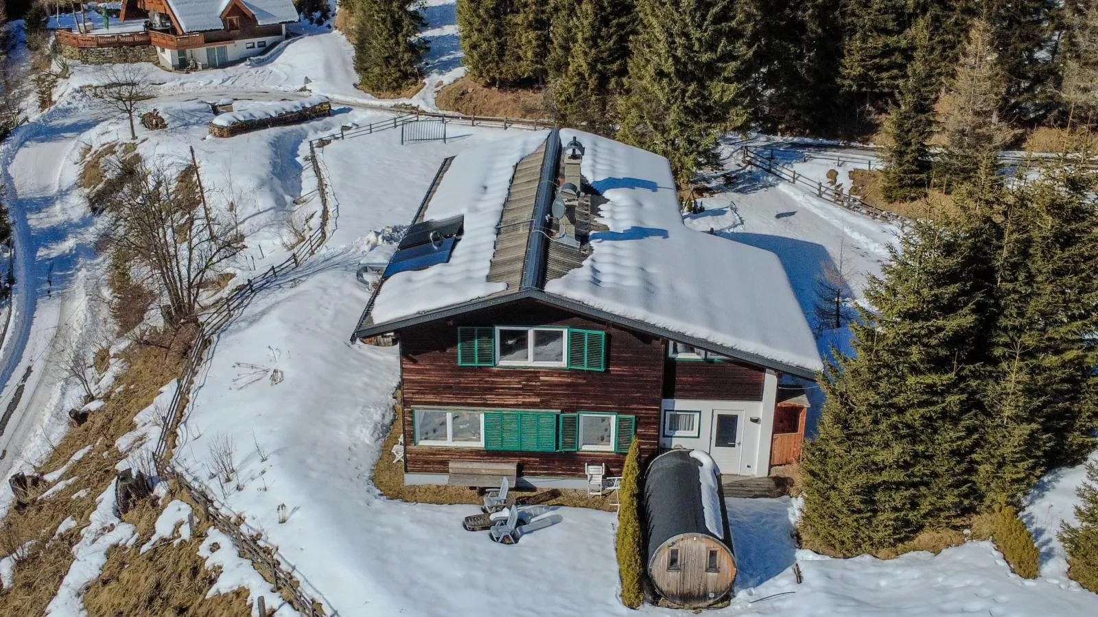 Carmaliva-Exterior in winter