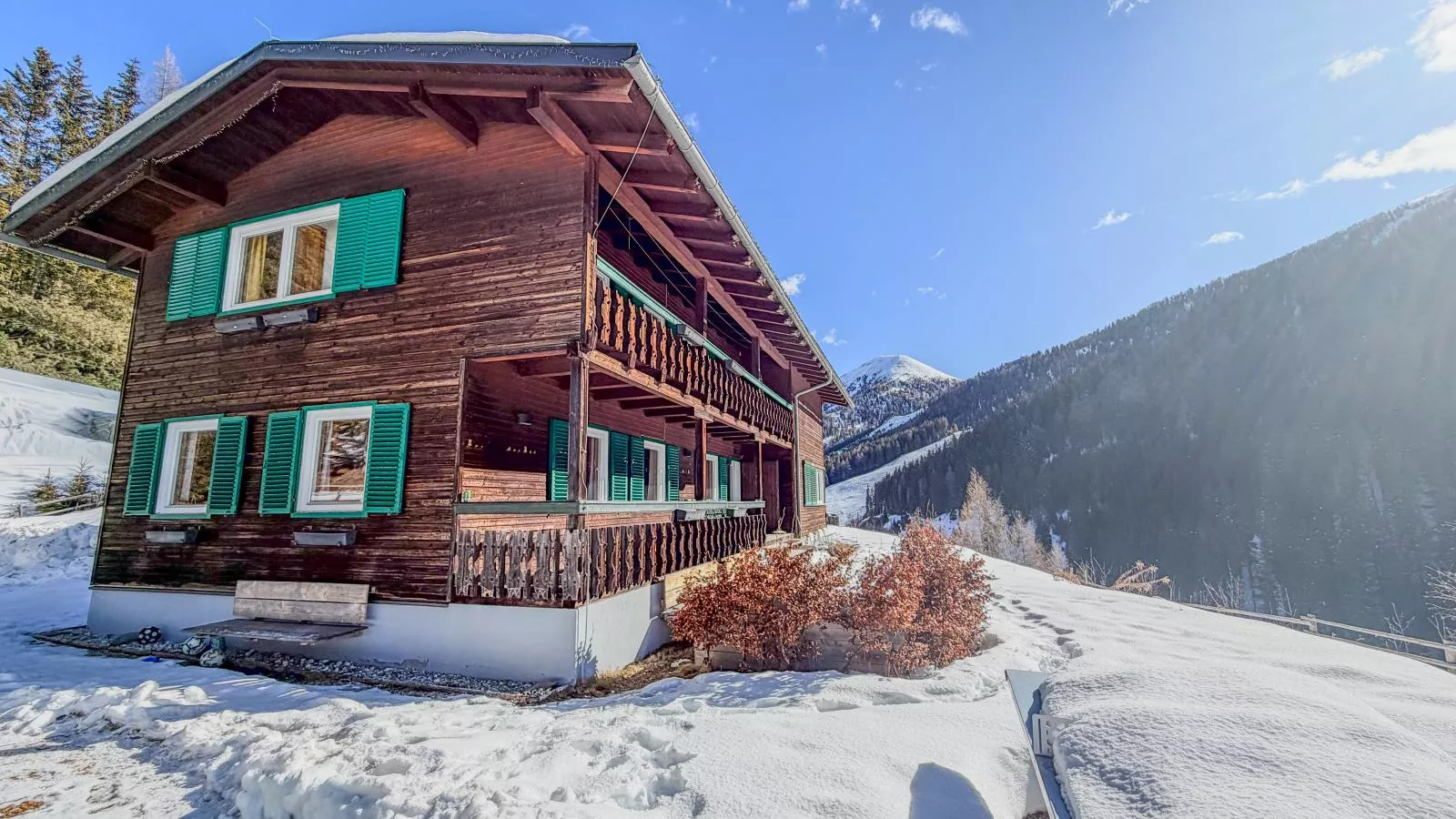 Carmaliva-Exterior in winter