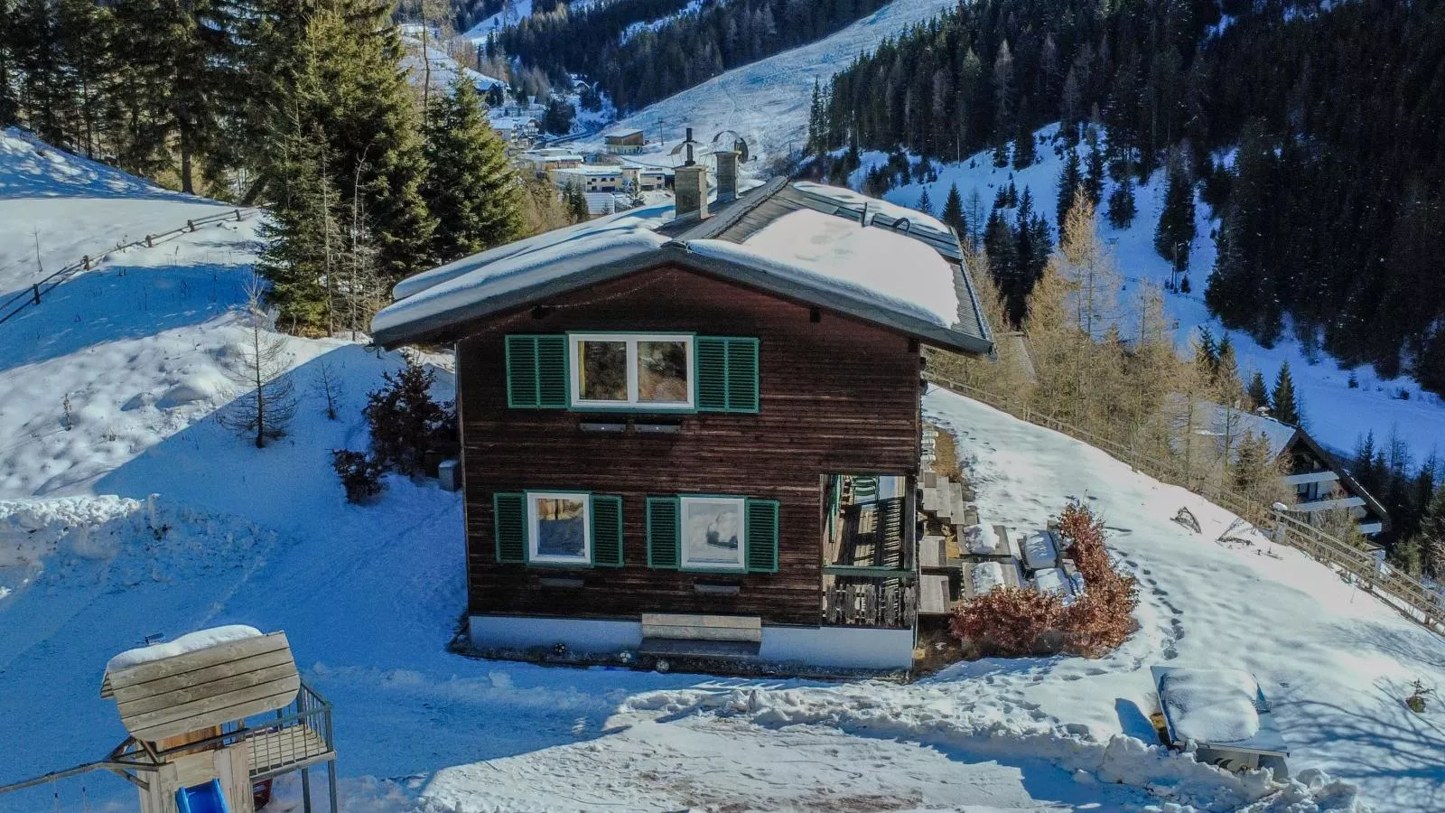 Carmaliva-Exterior in winter