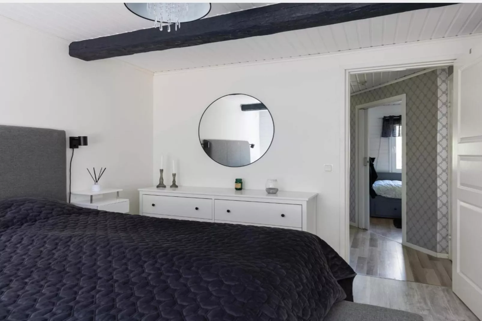 Cozy Forest Hideaway with Hot Tub - Indoor