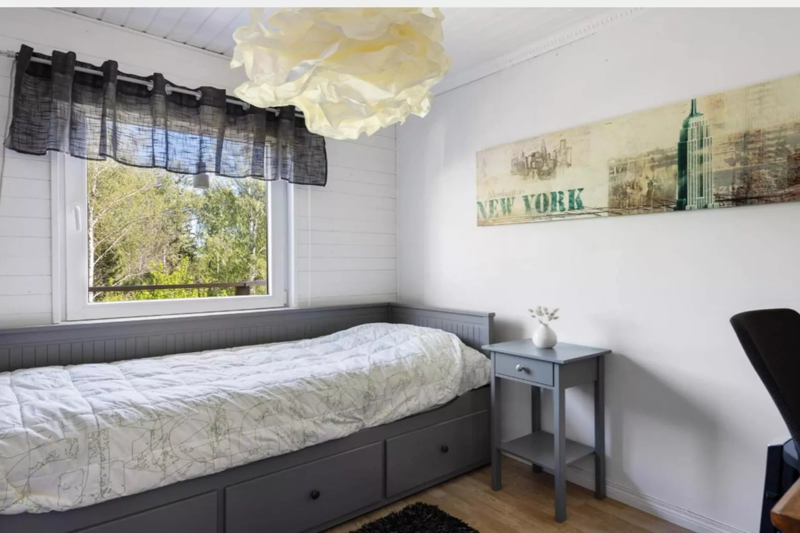 Cozy Forest Hideaway with Hot Tub - Indoor