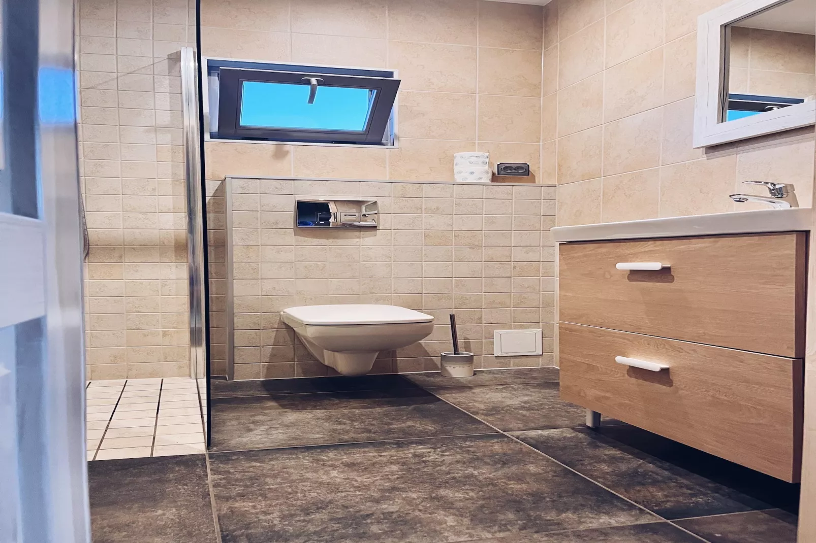 Komfortowe domy wypoczynkowe w Niechorzu Spacerowa 37-Bathroom