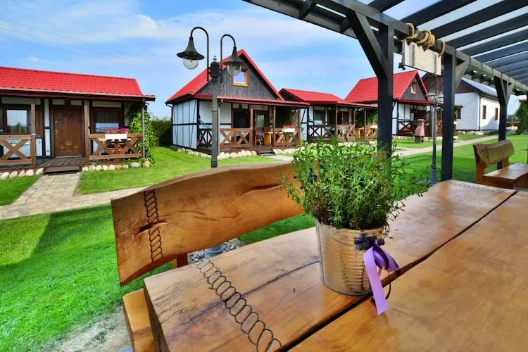 Piętrowe domki wakacyjne dla 5 osób w Bobolinie-Exterior in summer