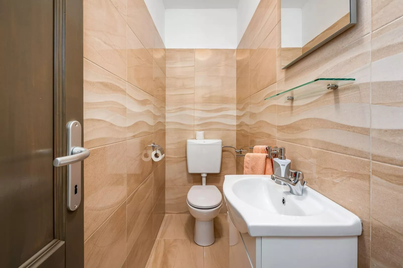 Lara 8 - Shared Pool, Sauna, Jacuzzi - Bathroom