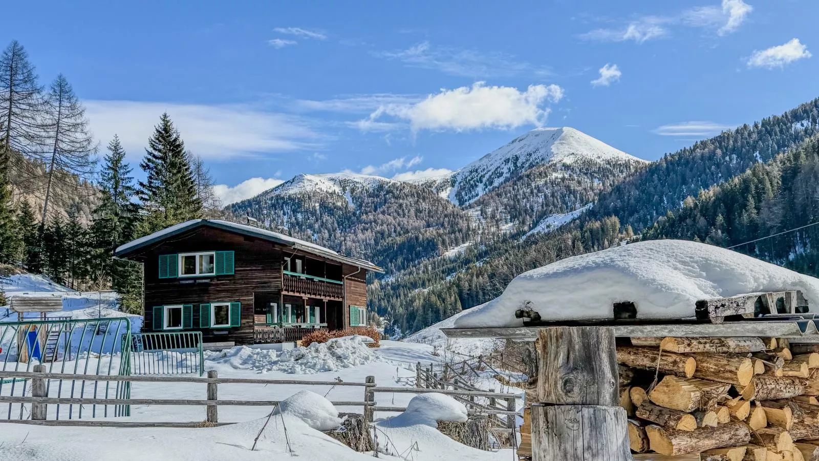 Carmaliva-Exterior in winter