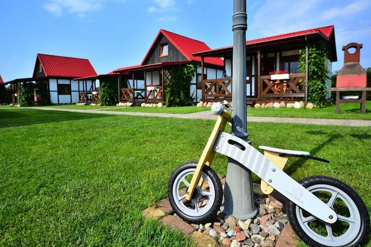 Piętrowe domki wakacyjne dla 5 osób w Bobolinie-Exterior in summer