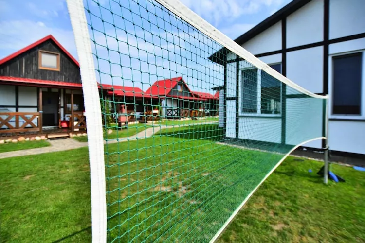 Parterowe domki wakacyjne dla max 3 osób w Bobolinie-Gardens in summer