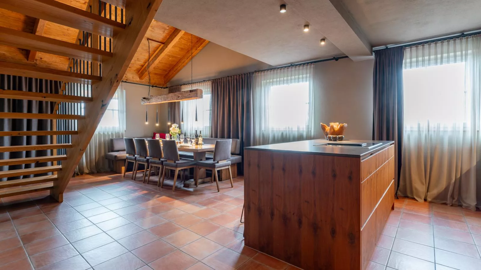 Tauern Suites Mitterwirt TOP 121  122-Esszimmer