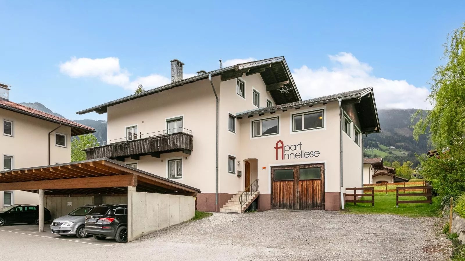 Wiesenglück-Exterior in summer