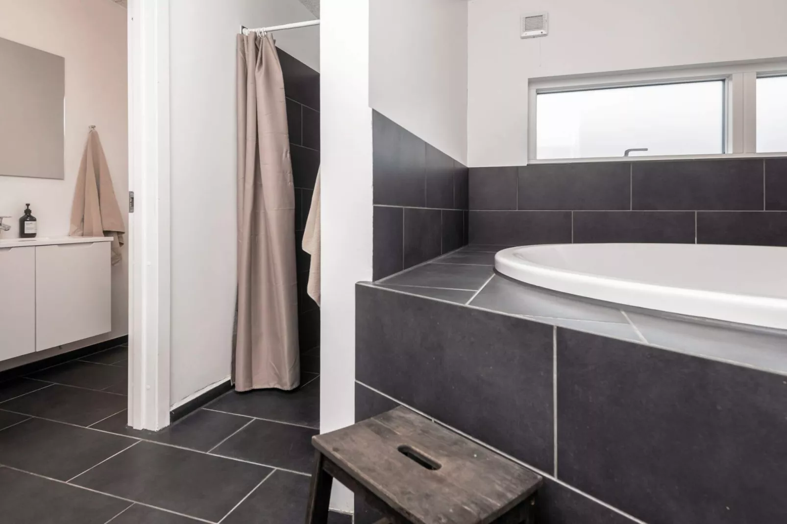 14 person holiday home in Glesborg - Spa