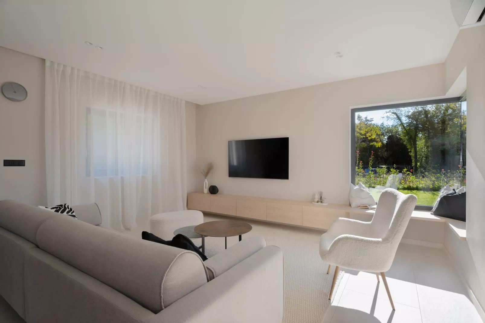 Villa Kalea with pool-Living room