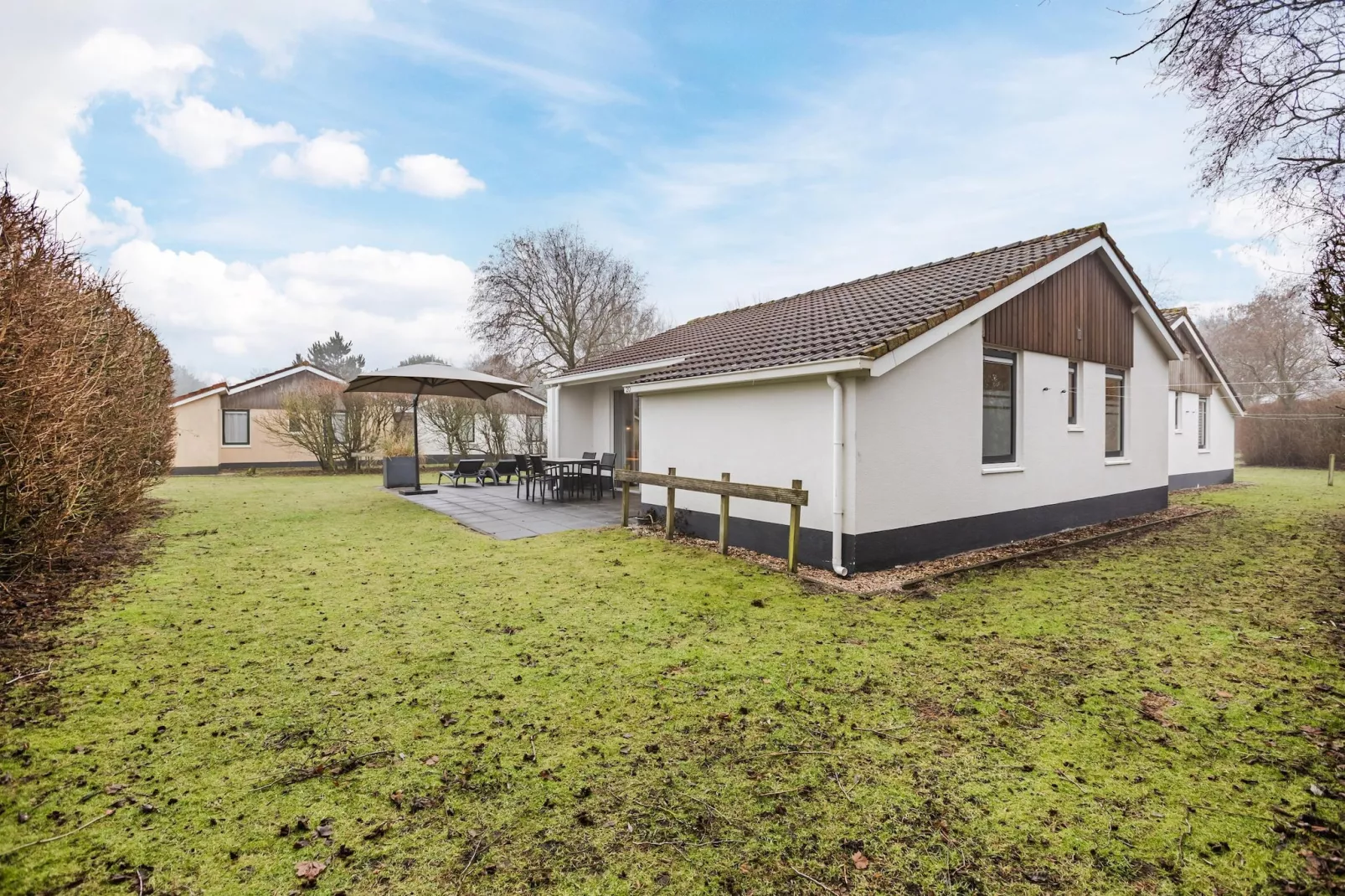 Boomhiemke Duinbungalow 4-Exterior in summer