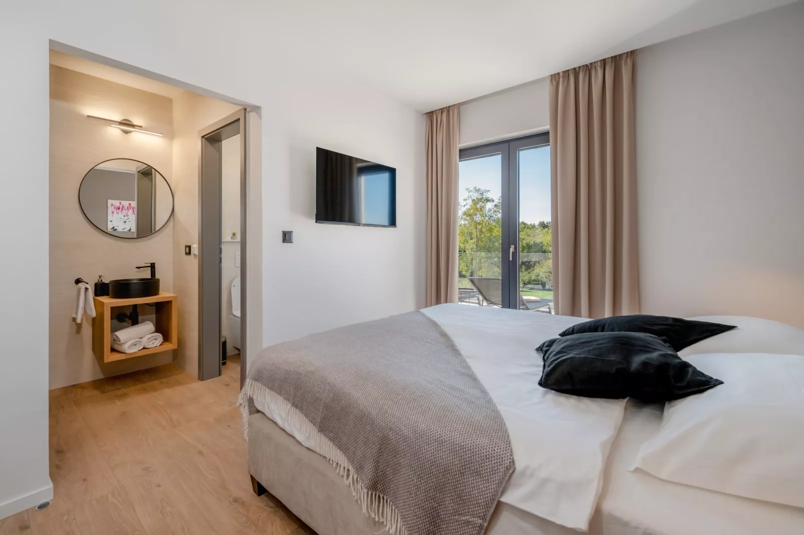 Villa Kalea with pool-Bedroom