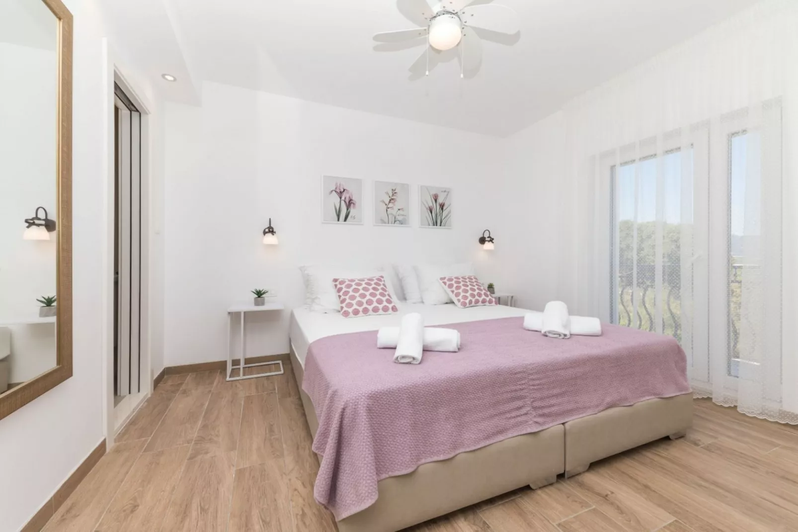 Scenic Elegant Trogir Villa with Pool - Five Bedroom Villa-Schlafzimmer