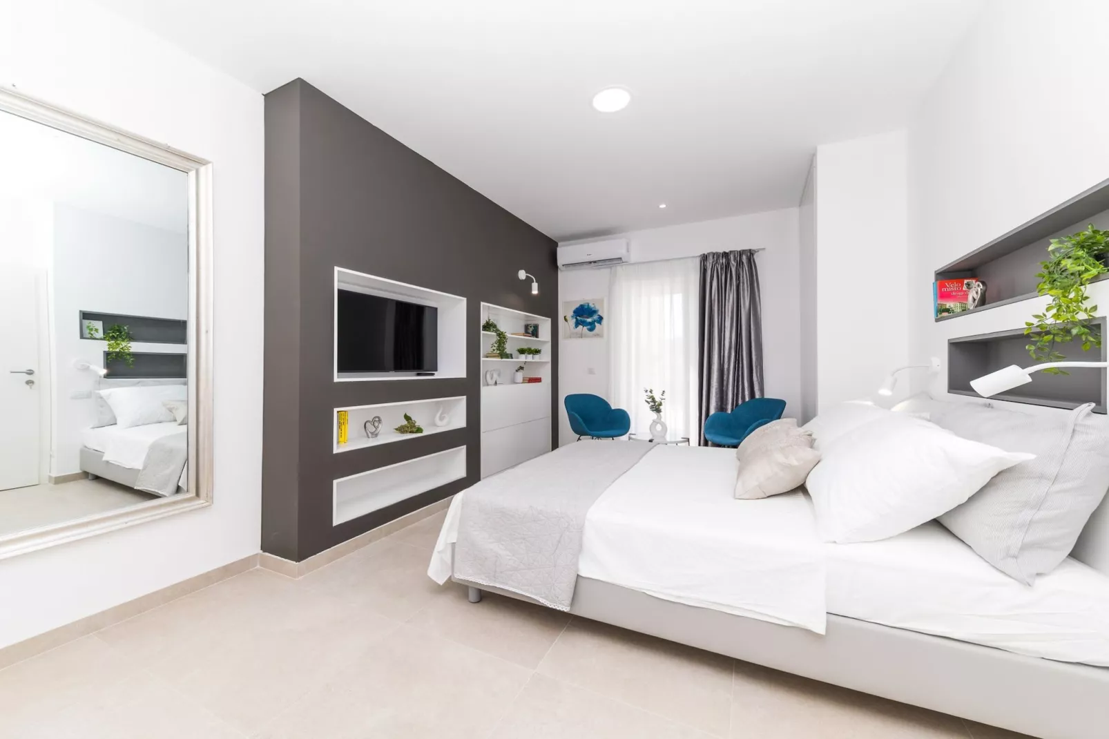 Scenic Elegant Trogir Villa with Pool - Five Bedroom Villa-Schlafzimmer