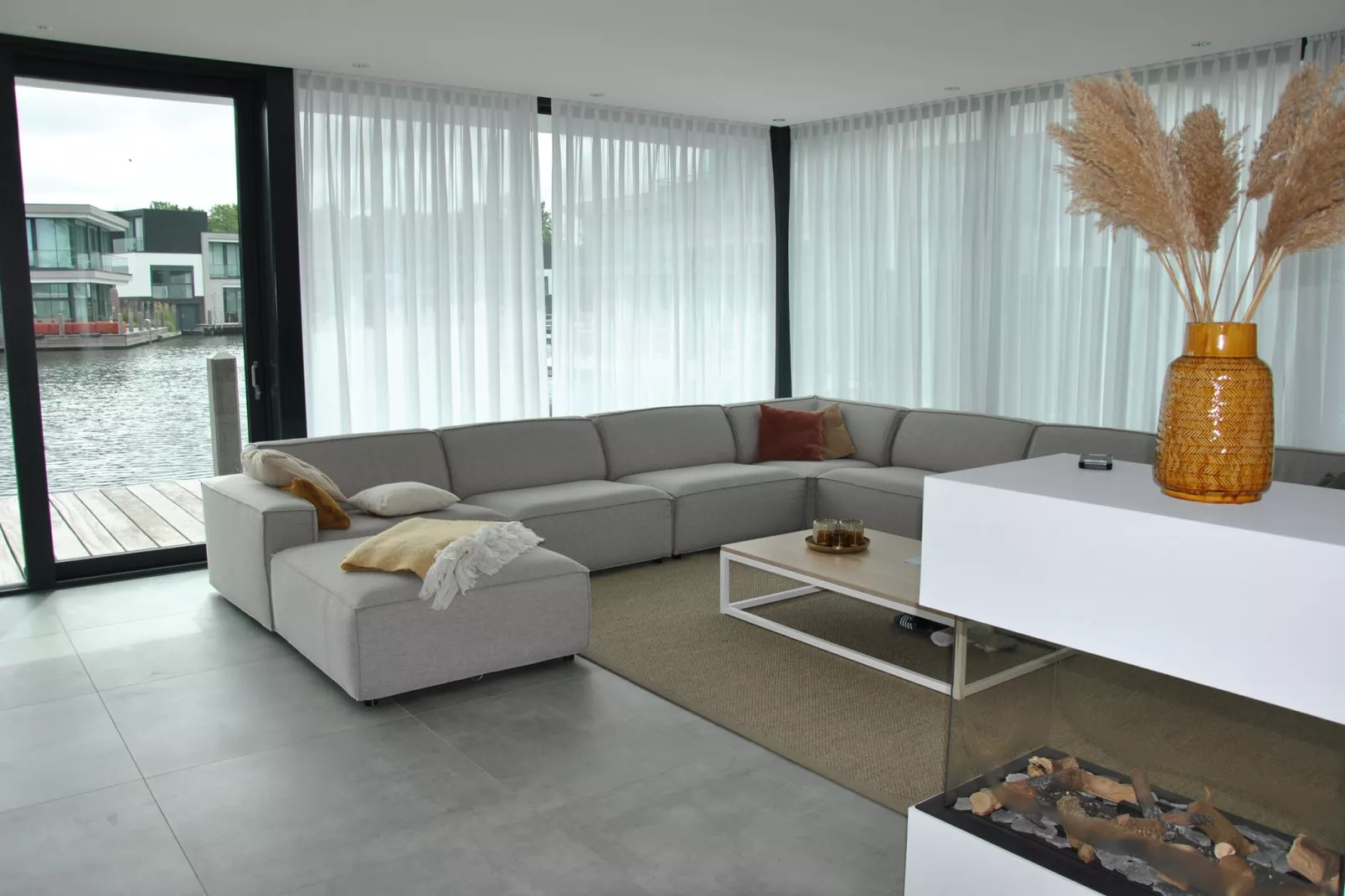 Harbour Village 15-Living room