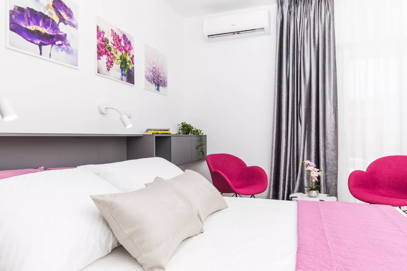 Scenic Elegant Trogir Villa with Pool - Five Bedroom Villa-Schlafzimmer