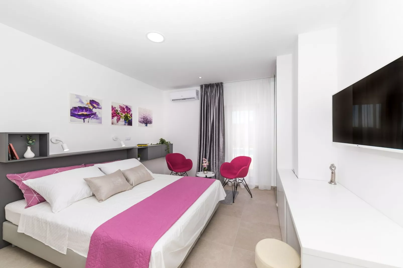 Scenic Elegant Trogir Villa with Pool - Five Bedroom Villa-Schlafzimmer