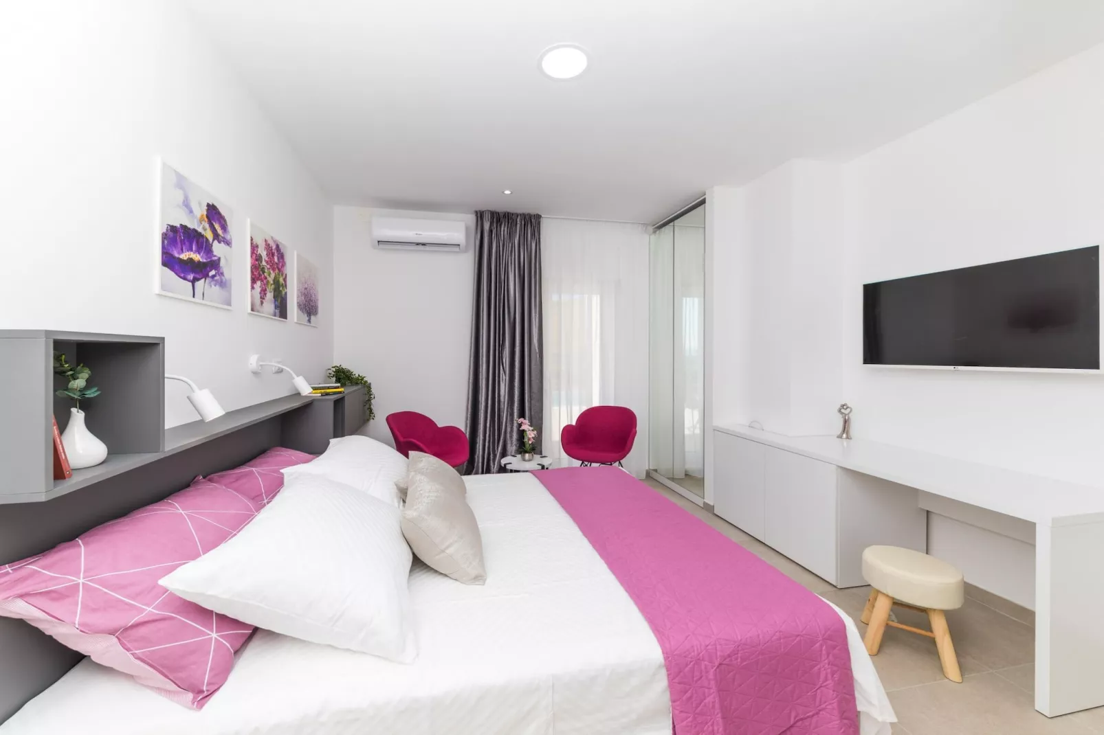 Scenic Elegant Trogir Villa with Pool - Five Bedroom Villa-Schlafzimmer