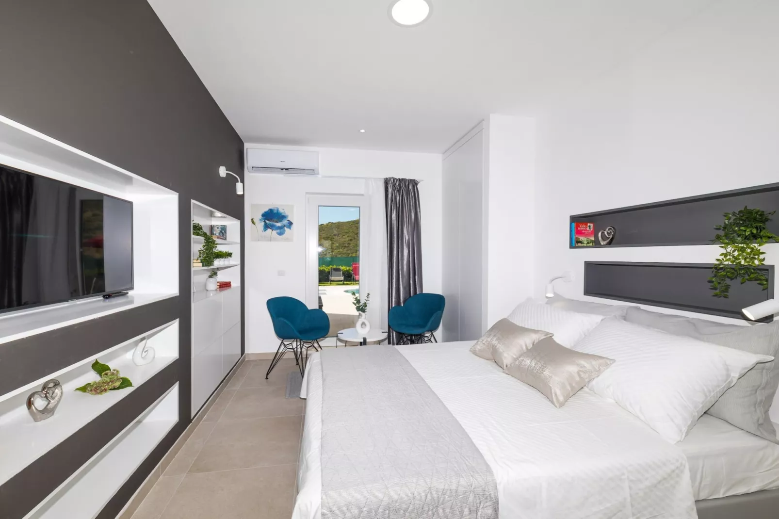 Scenic Elegant Trogir Villa with Pool - Five Bedroom Villa-Schlafzimmer