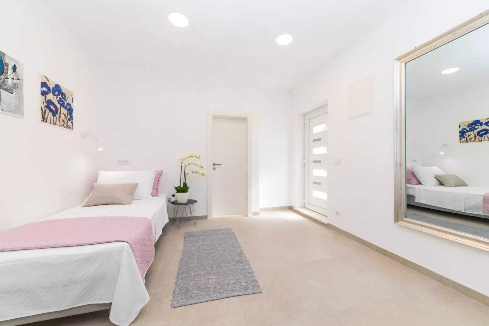 Scenic Elegant Trogir Villa with Pool - Five Bedroom Villa-Schlafzimmer