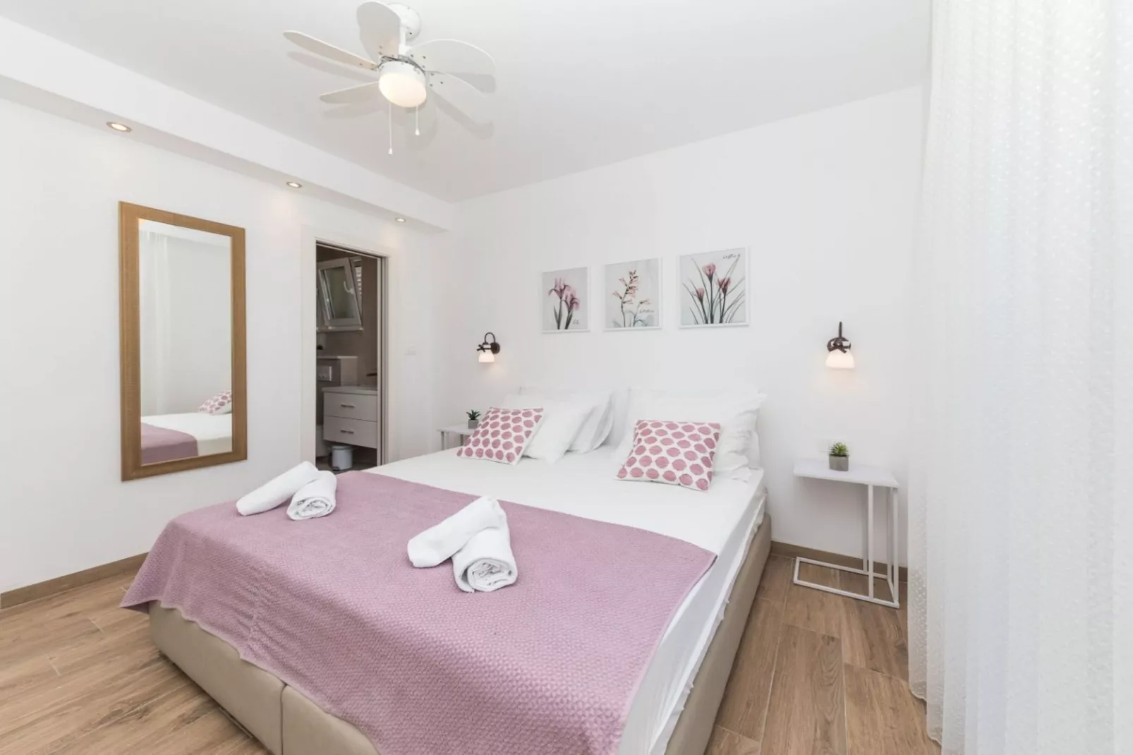 Scenic Elegant Trogir Villa with Pool - Five Bedroom Villa-Schlafzimmer