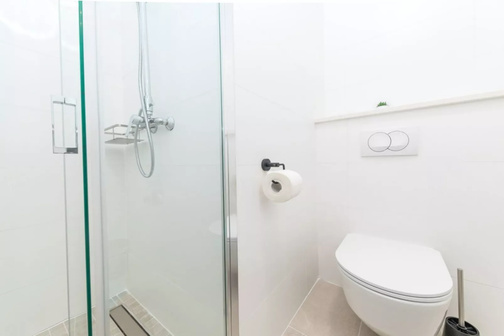 Scenic Elegant Trogir Villa with Pool - Five Bedroom Villa-Badezimmer