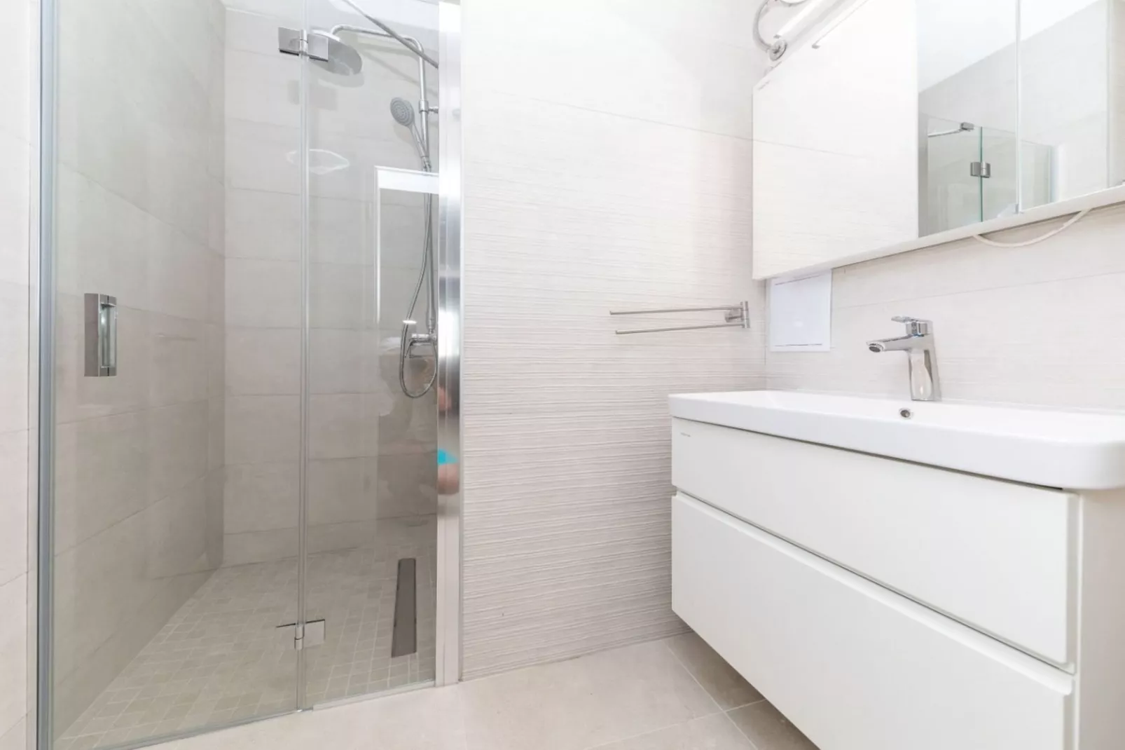 Scenic Elegant Trogir Villa with Pool - Five Bedroom Villa-Badezimmer