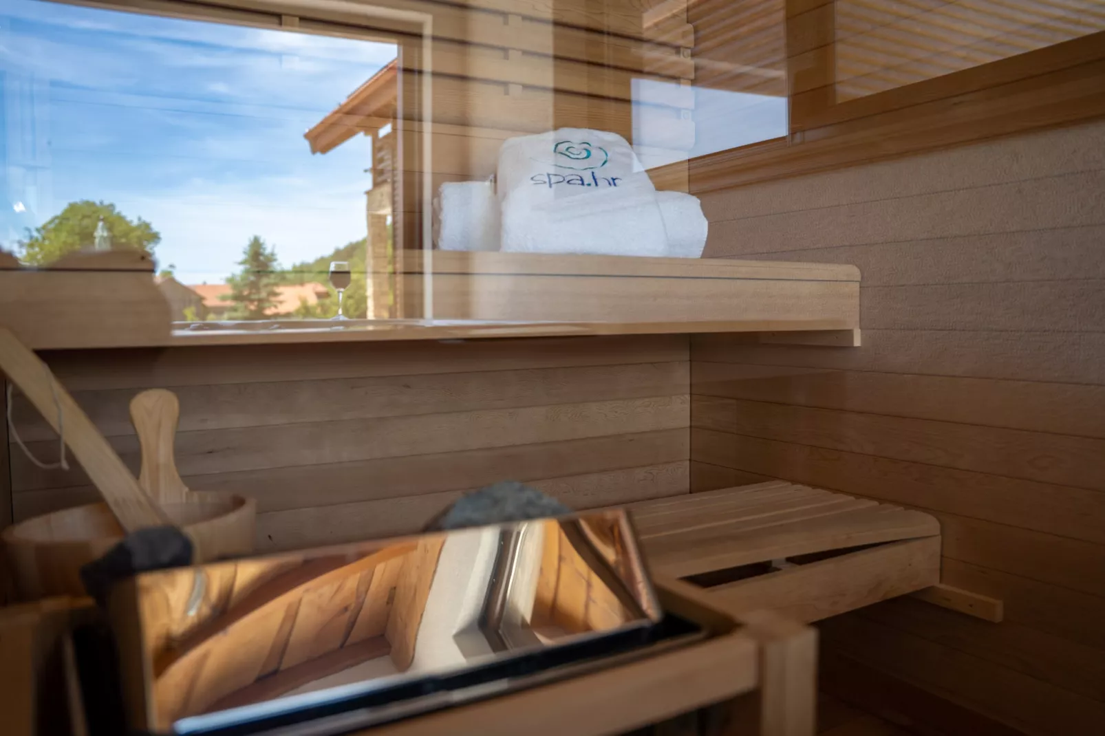 Villa Brusiana with covered heated pool-Bien-être