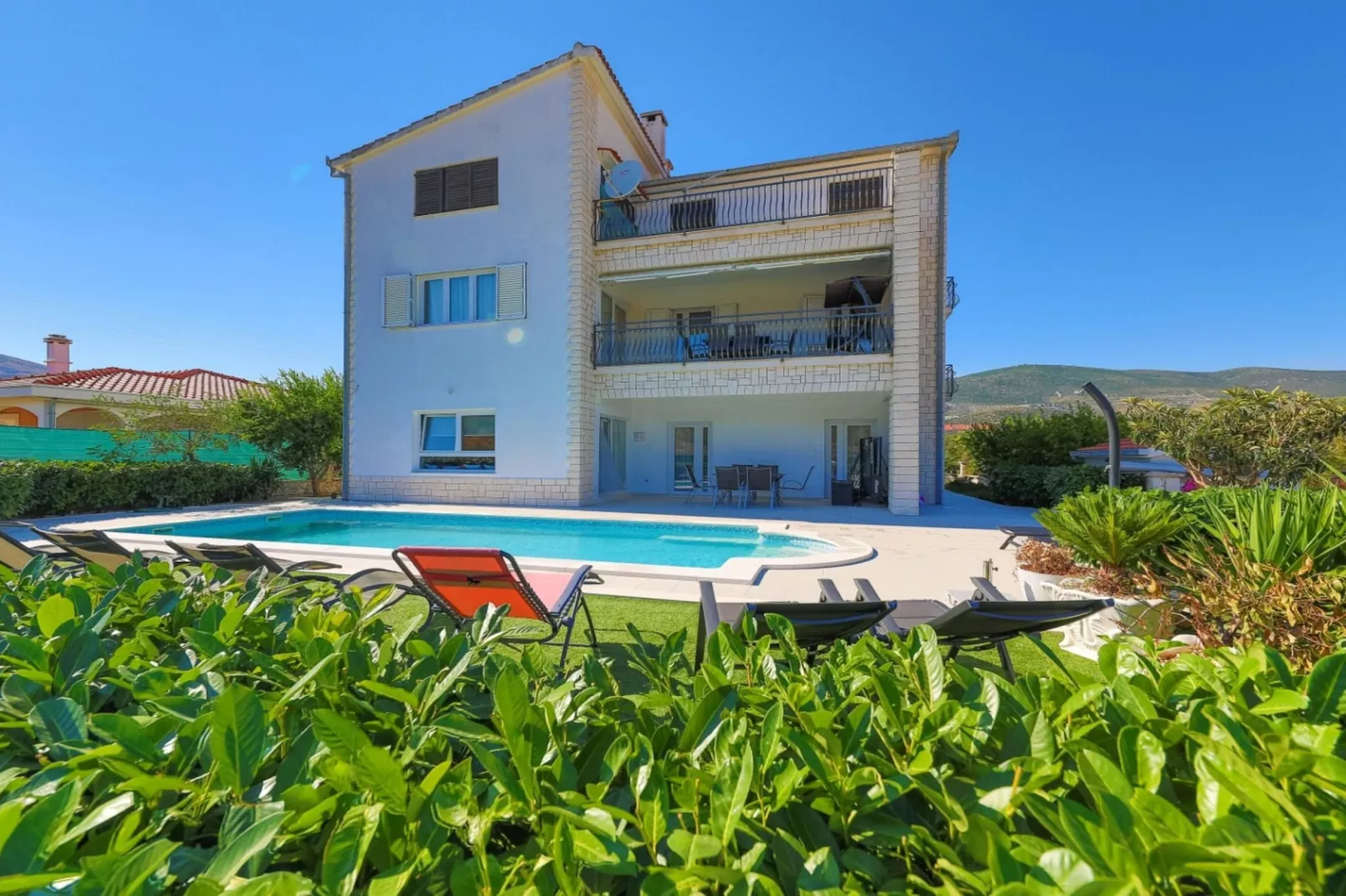 Scenic Elegant Trogir Villa with Pool - Five Bedroom Villa-Im Freien