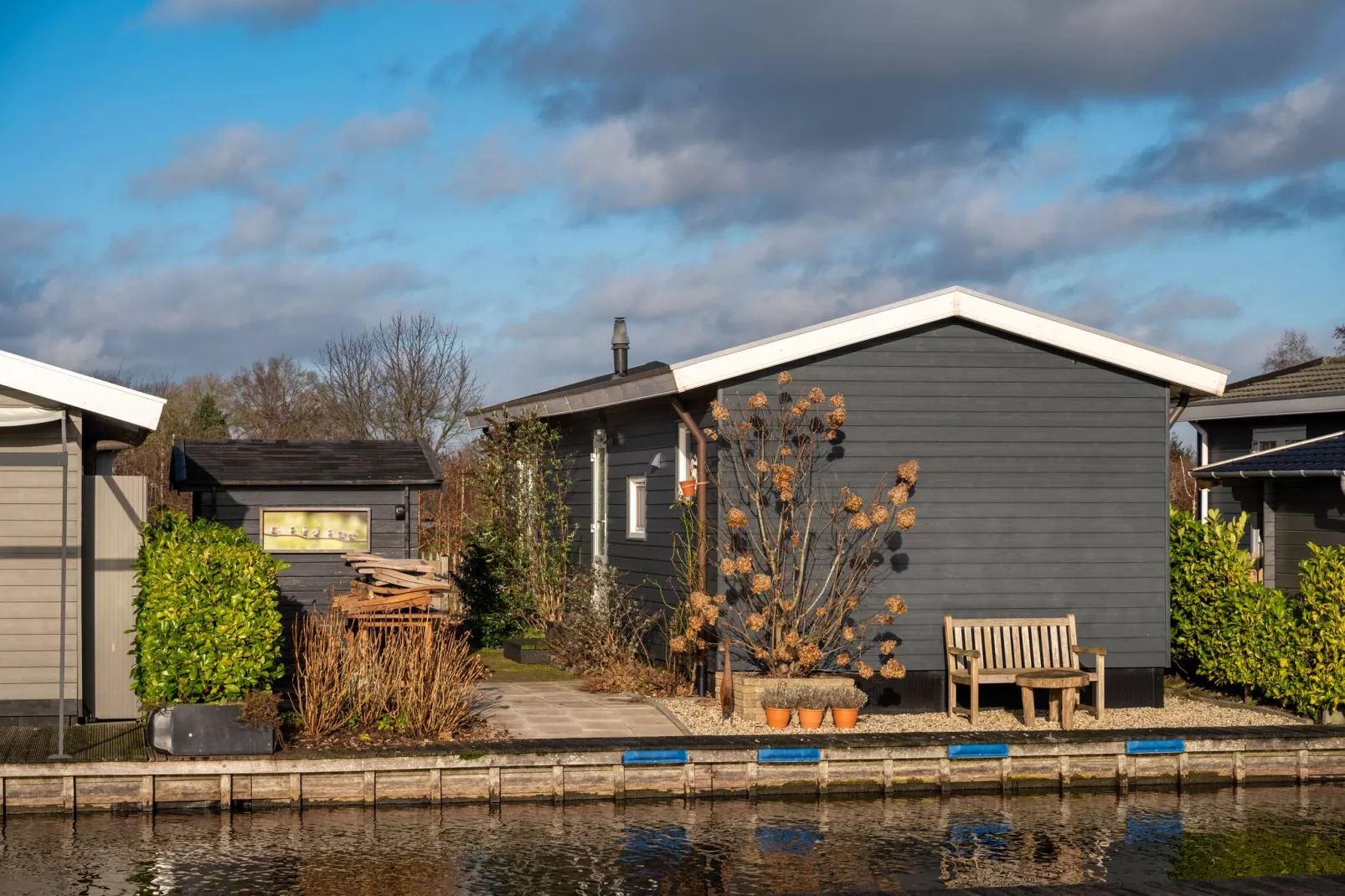 Chalet Resort Venetie Giethoorn-Exterior winter