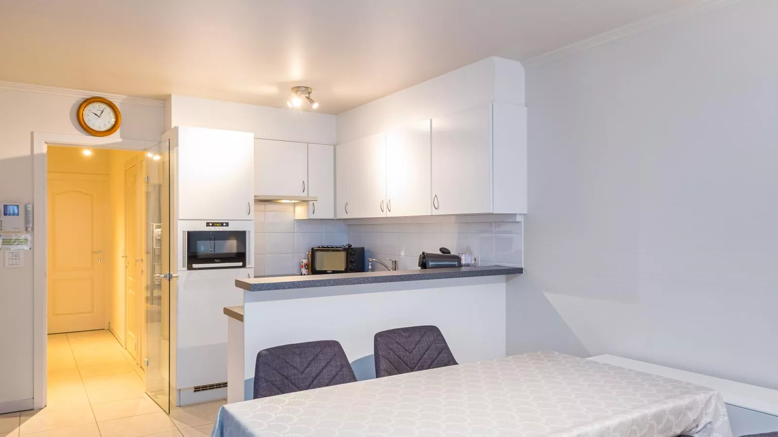 De Ra - 0101 + park. 45 (Antigua)-Living room