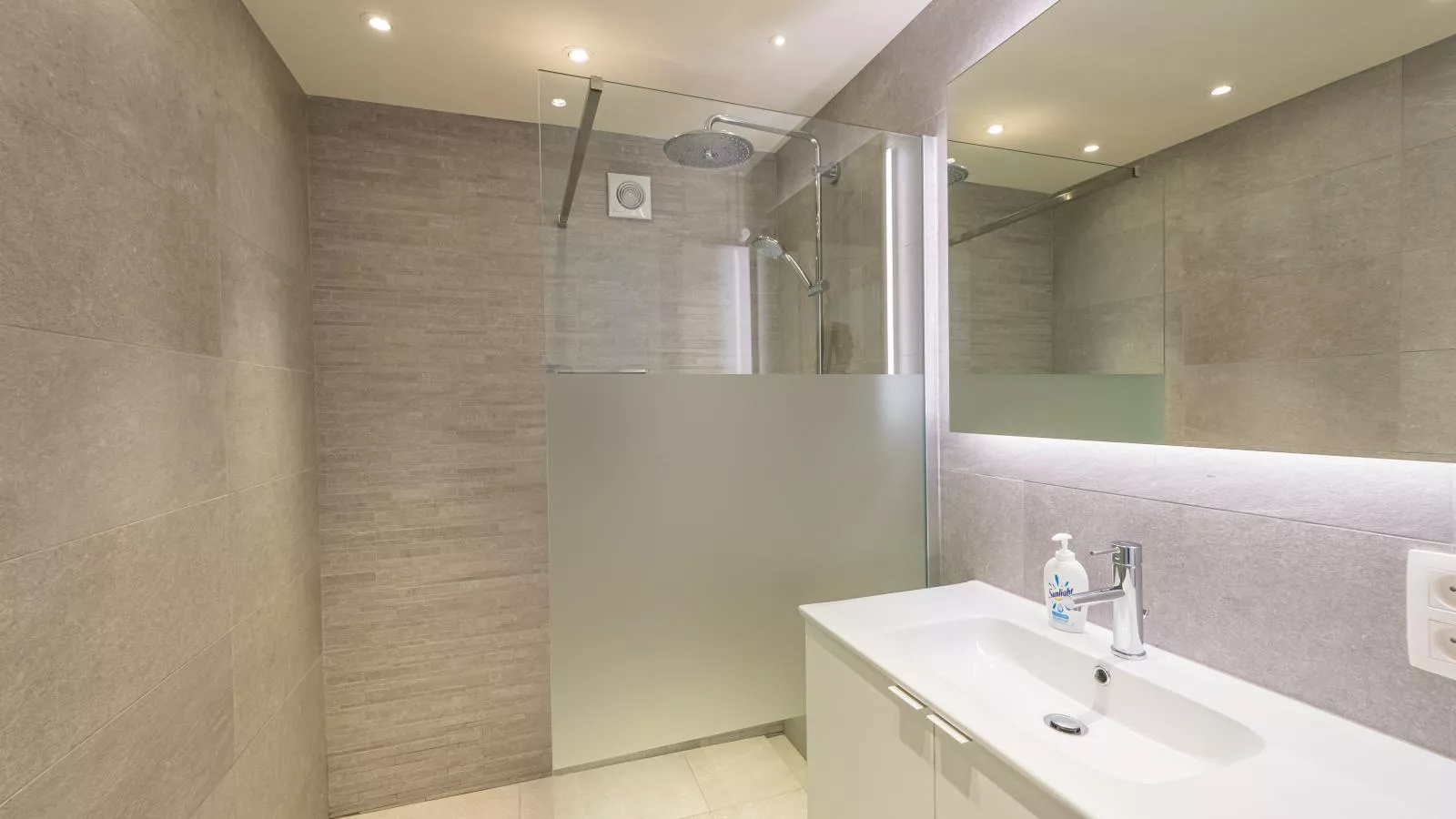 Trianon - 0609-Badezimmer