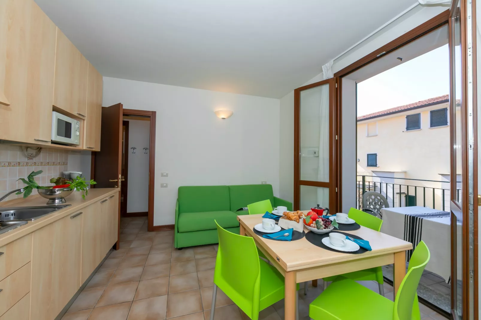 RESIDENCE PORTO LETIZIA - VILLAGE-BILOCALE 4 PAX 8226 - VGB4-Wohnzimmer