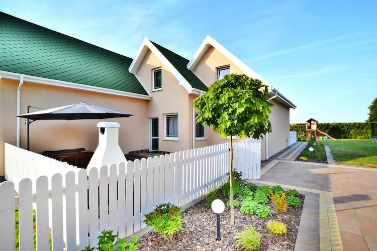 Domki wakacyjne z basenem i jacuzzi Osieki-Außenbereich Sommer