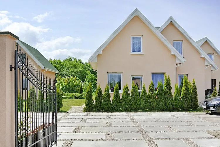 Domki wakacyjne z basenem i jacuzzi Osieki-Außenbereich Sommer