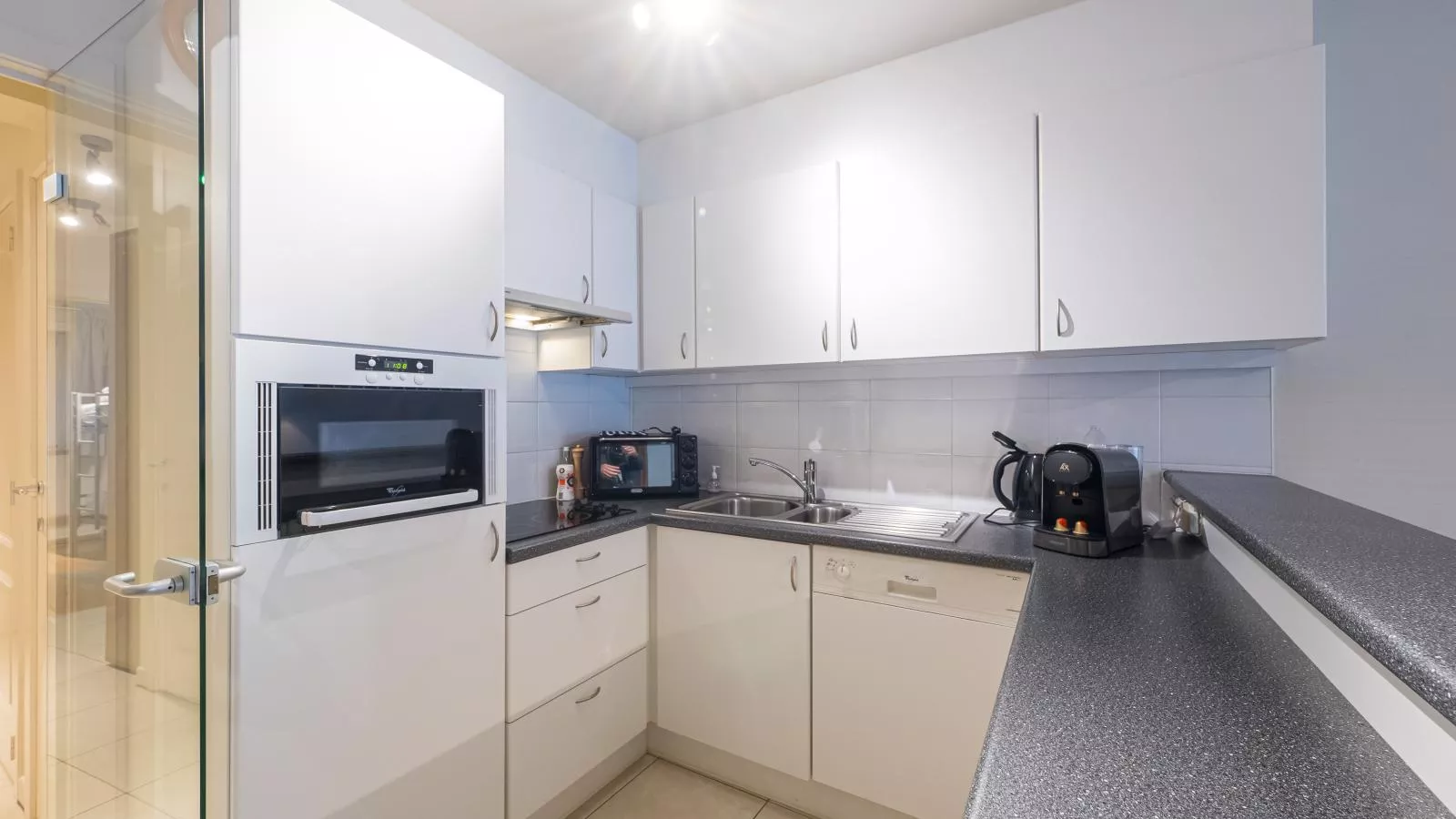 De Ra - 0101 + park. 45 (Antigua)-Kitchen