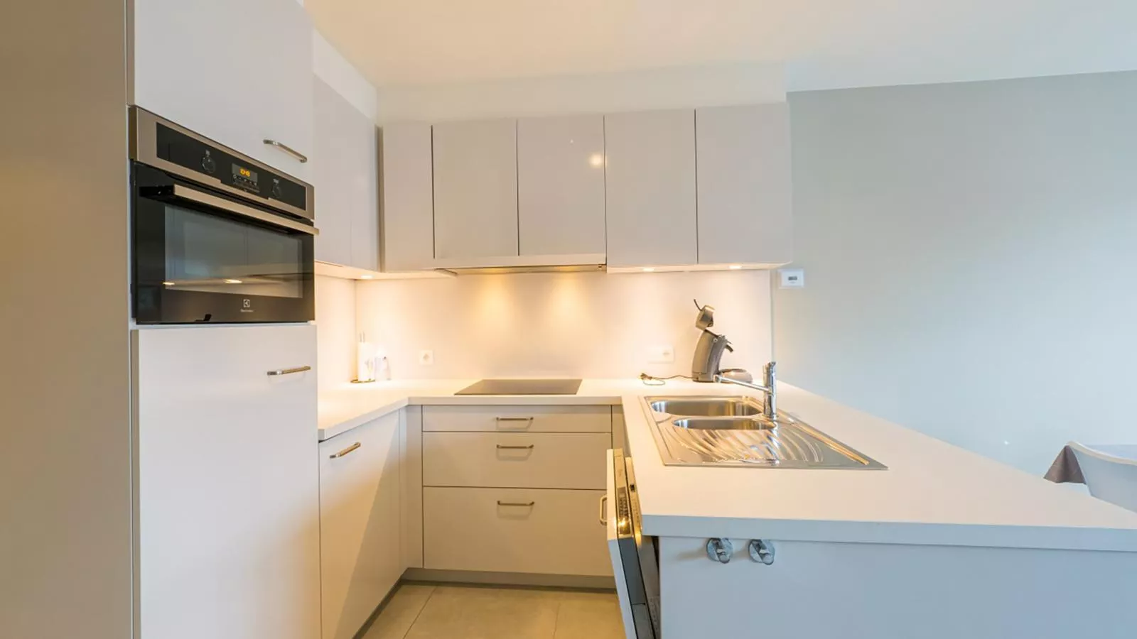 Verdi - 0402 + box 69 (Casino Parking)-Kitchen