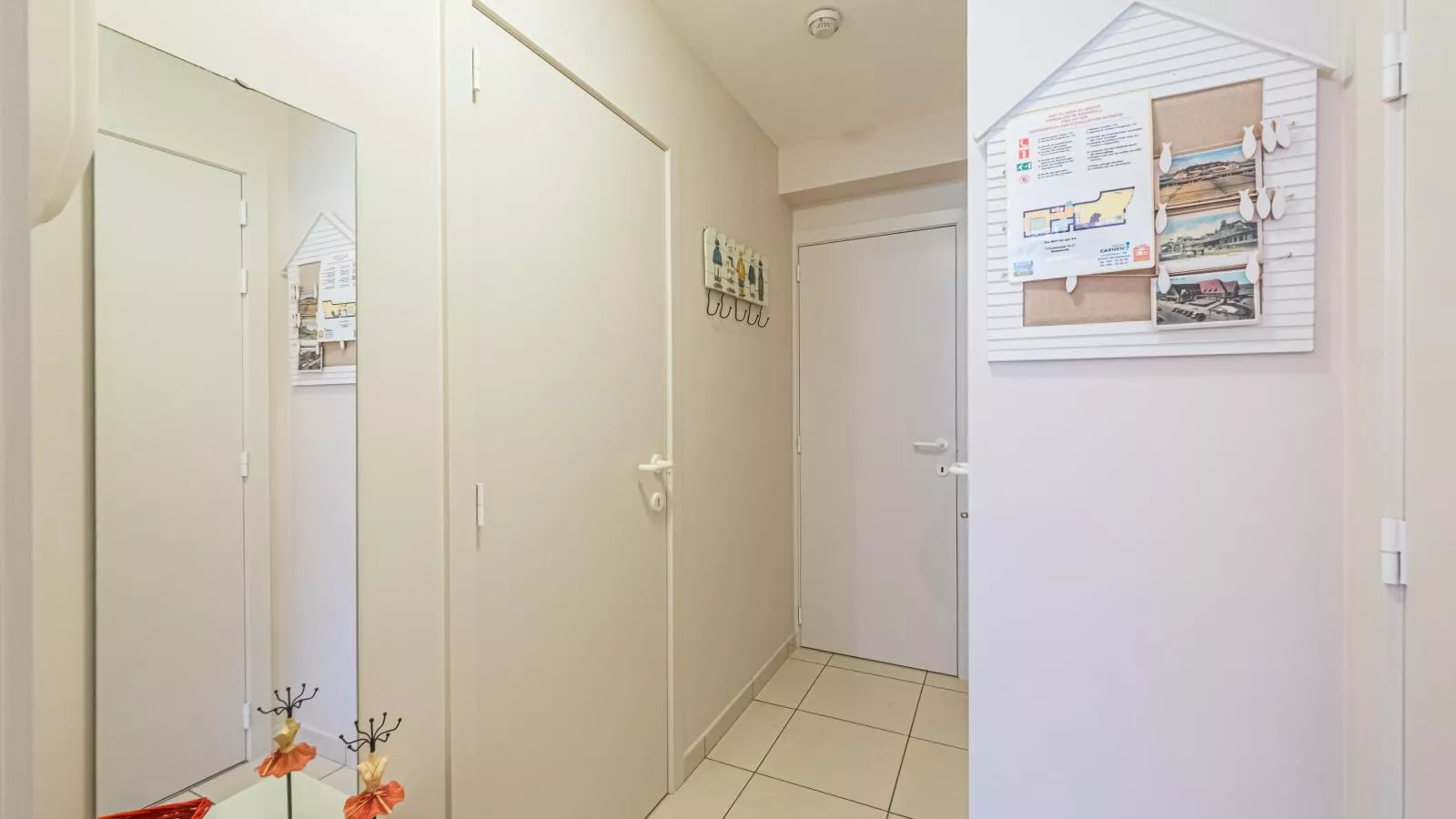 Mathilde - 0402-Indoor