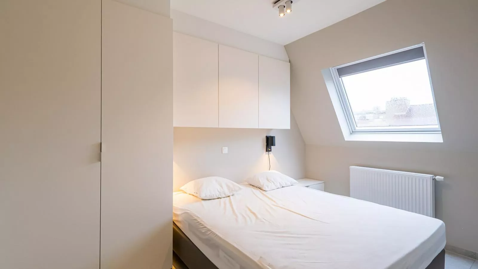 Verdi - 0402 + box 69 (Casino Parking)-Bedroom